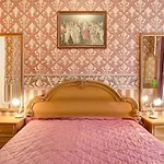 Aristocratic, Elegant, Designer Top Central Apartment