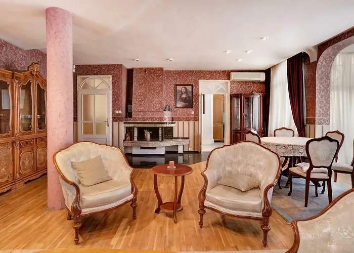 Aristocratic, Elegant, Designer Top Central Apartment
