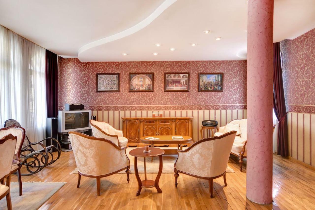 Aristocratic, Elegant, Designer Apartament *
